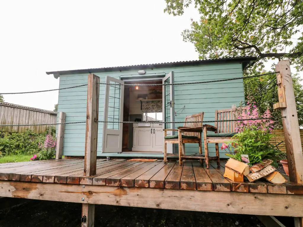 The lazy mare - a converted shepherds hut set alongside the water