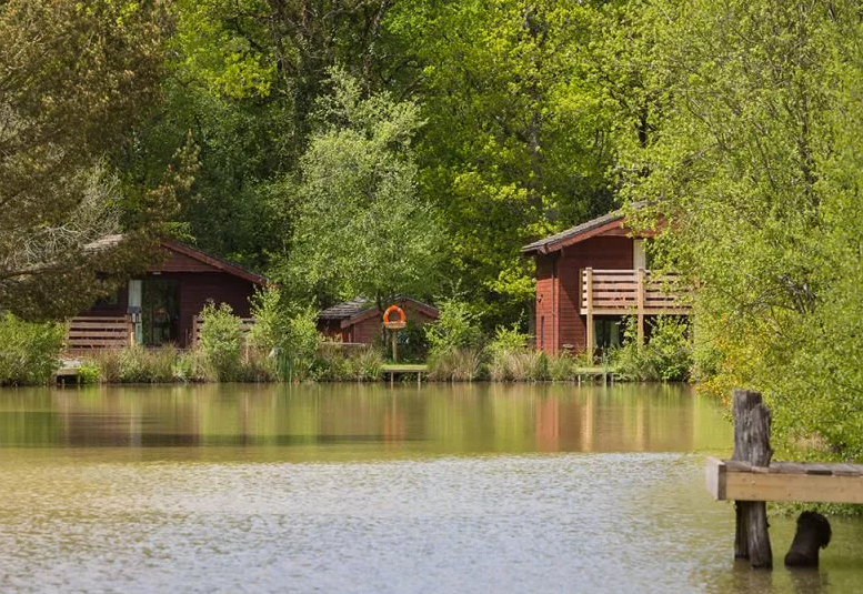 Lakeside lodges at Kingslake