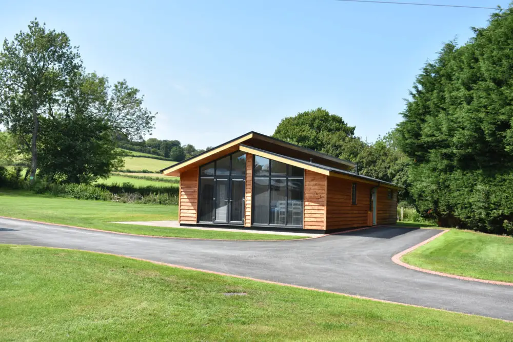 Stunning modern luxury lodges - just 5 minutes from Alton Towers