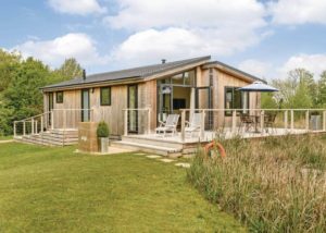 Weybread Lakes Lodges - Top rated for couples
