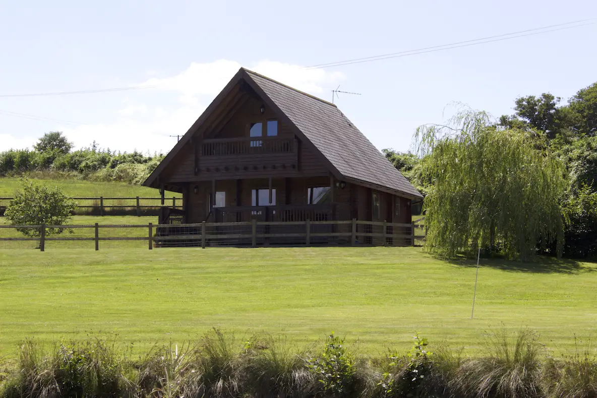 Large family lodge with coarse and carp fishing