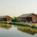 The lake side lodges at Clovelly Lakes