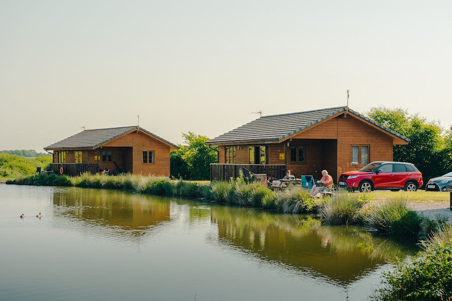 The lake side lodges at Clovelly Lakes