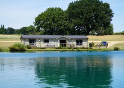 Lodge alongside a lake at Cambridgshire lodges